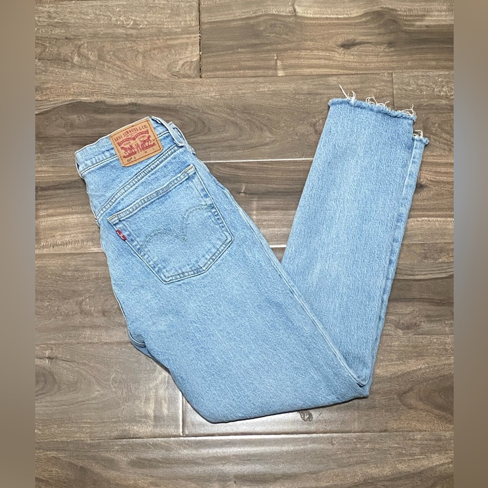 Levi’s 501 women’s blue jeans button fly W26 L30